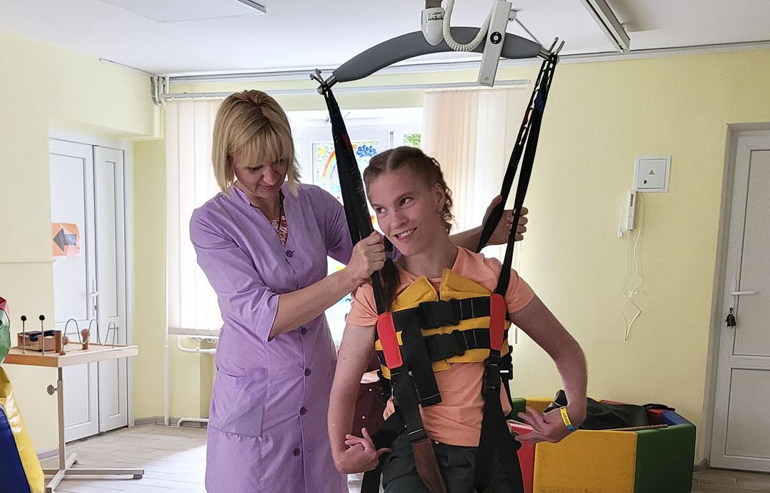 Стельовий підйомник у дитячий будинок